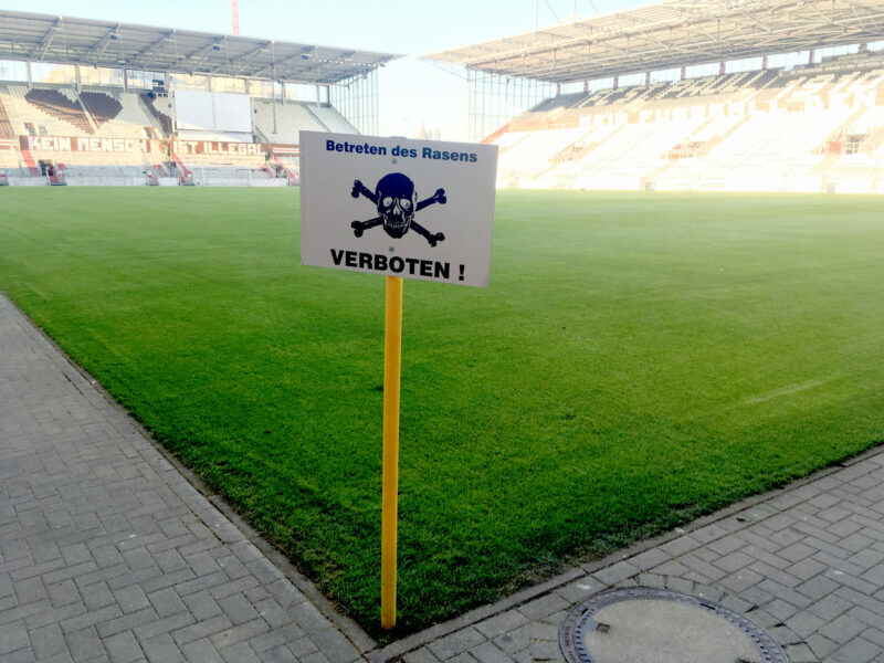 Millerntor-Stadion Hamburg ST. Pauli: Do not step on the Green!
