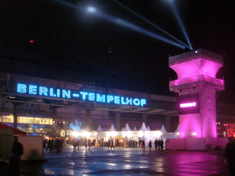 Berlin-Tempelhof Neon Schriftzug