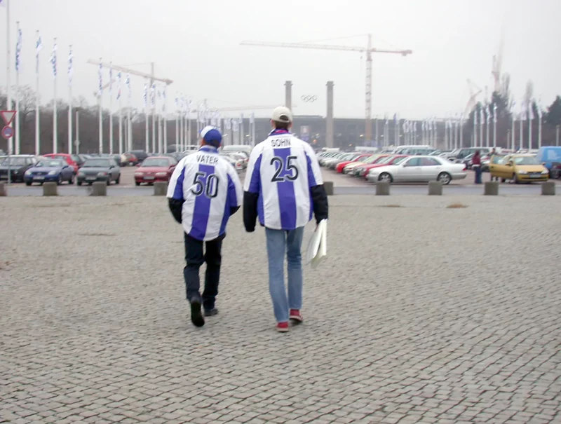 Olympiastadion Berlin: Father and Son (Vater 50 / Sohn 25)